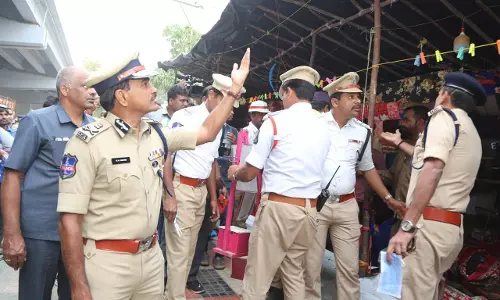 Hyderabad: सड़कों पर अतिक्रमण हटाने के लिए Police ने शुरू किया रोप अभियान
