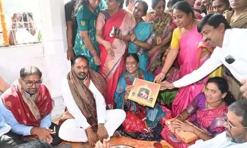 Telangana: कोंडा सुरेखा ने मंदिर विकास कार्यों का शुभारंभ किया