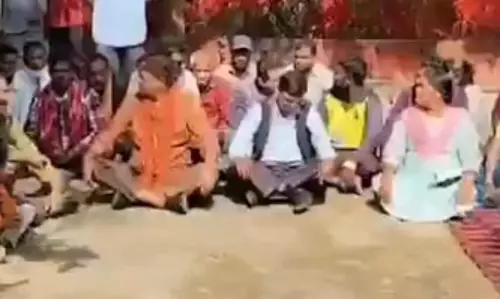 कलेक्टर ने तहसील दफ्तर ने सुलझाया विवाद, भाजपा प्रवक्ता बैठे थे धरने पर