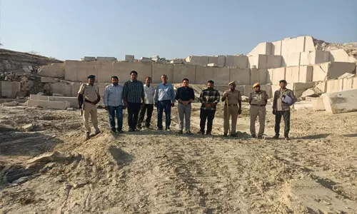Jaipur: ब्यावर जिला कलेक्टर के निर्देश पर अवैध खनन के विरुद्ध बड़ी कार्रवाई Jaipur: ब्यावर जिला कलेक्टर के निर्देश पर अवैध खनन के विरुद्ध बड़ी कार्रवाई
