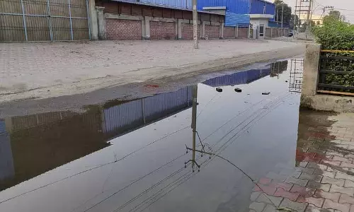 लेदर Complex area में सीवर ओवरफ्लो, व्यापारी और निवासी परेशान