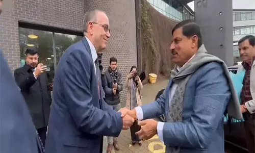 CM Mohan Yadav ने वारविक विश्वविद्यालय का दौरा किया, भारतीय छात्रों से बातचीत की CM Mohan Yadav ने वारविक विश्वविद्यालय का दौरा किया, भारतीय छात्रों से बातचीत की