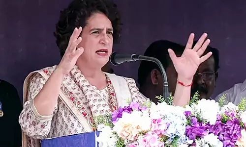 बांग्लादेश में ISKCON पुजारी की गिरफ्तारी पर प्रियंका गांधी ने कहा, यह बेहद चिंताजनक बांग्लादेश में ISKCON पुजारी की गिरफ्तारी पर प्रियंका गांधी ने कहा, यह बेहद चिंताजनक