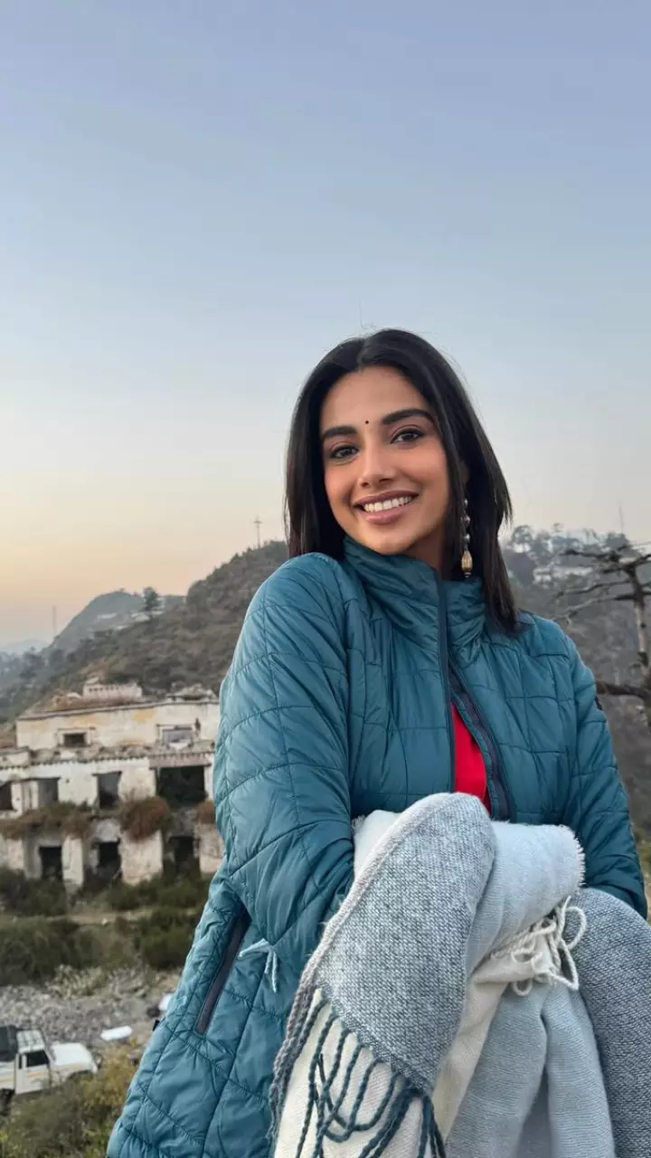 मीनाक्षी चौधरी का कातिलाना अंदाज