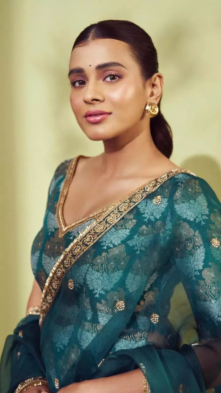 हेबाह पटेल का सिज़लिंग लुक