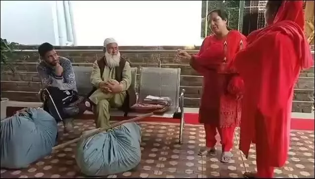 Kashmiri shawl विक्रेताओं को परेशान करने के लिए महिला खिलाफ एफआईआर दर्ज