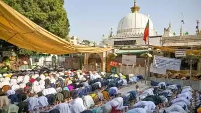 Ajmer Sharif के नीचे मंदिर होने का दावा सरकार और एएसआई को नोटिस