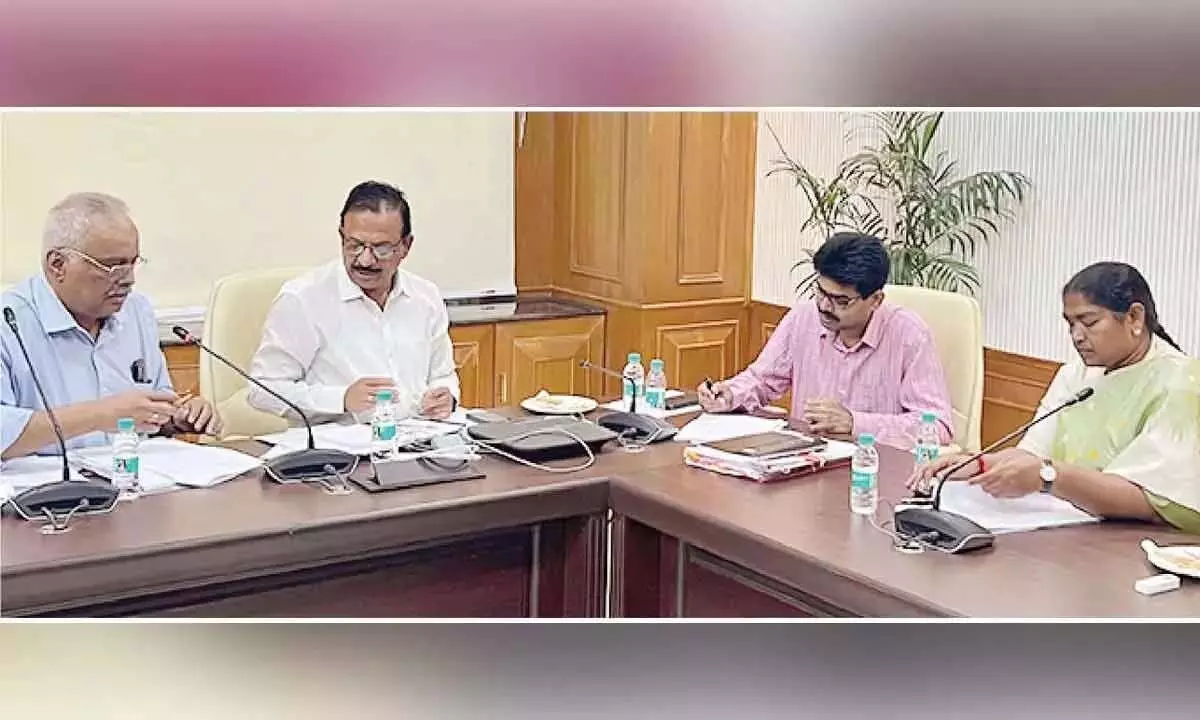 Telangana: सीतक्का ने आरओ पानी के नुकसान पर जागरूकता अभियान चलाने का आग्रह किया