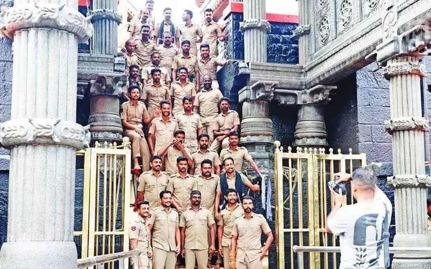 Kerala : त्रावणकोर देवस्वोम ने पवित्र पथिनेट्टामपदी पर पुलिस फोटोशूट पर कड़ी आपत्ति जताई