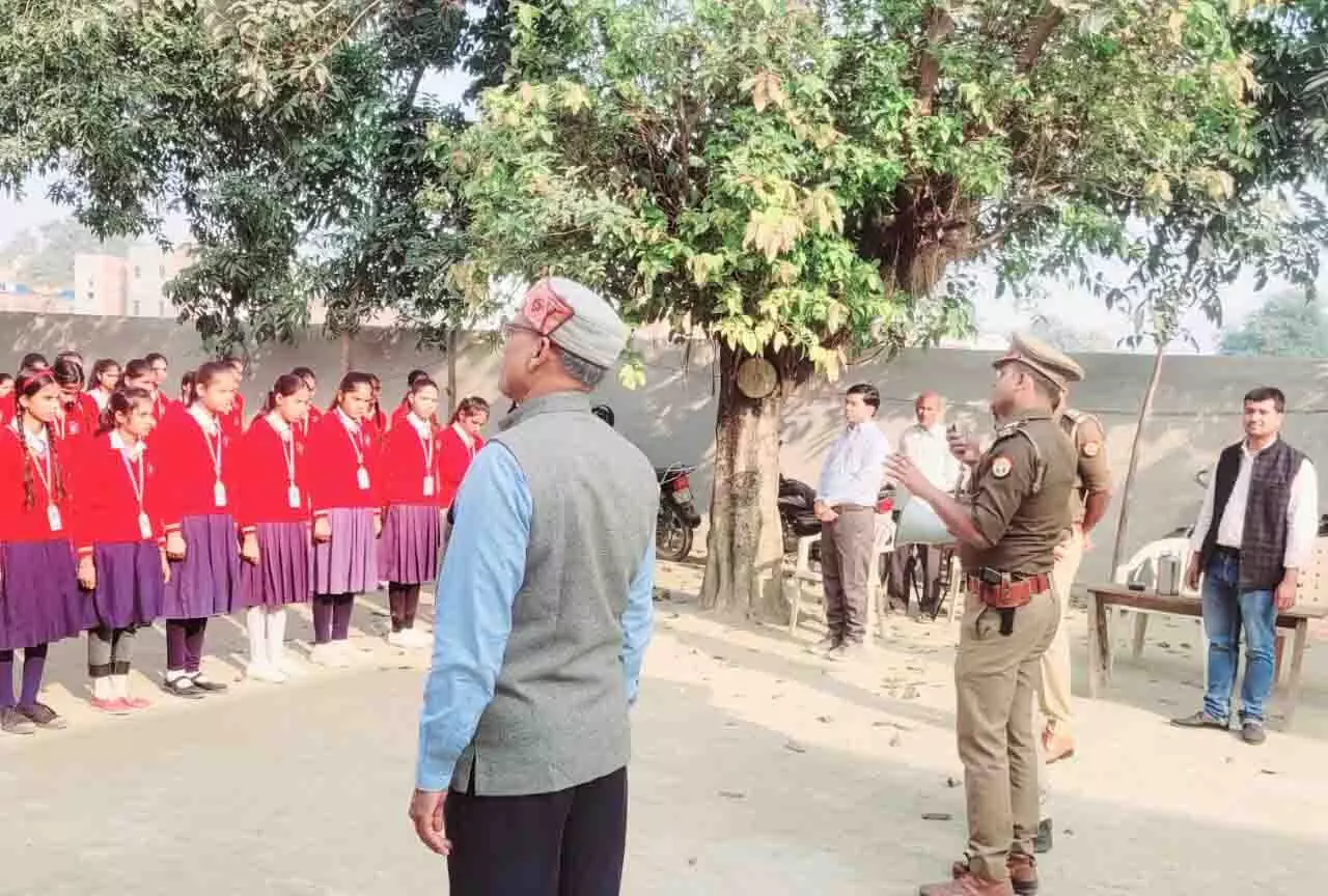 Kushinagar: मिशन शक्ति के तहत बालिका सुरक्षा पर चर्चा