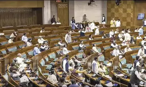 Adani तूफान का शीतकालीन सत्र में भी जारी रहा असर Adani तूफान का शीतकालीन सत्र में भी जारी रहा असर
