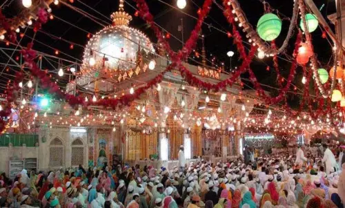 RJ: दक्षिणपंथी संगठन का दावा, 1910 में अजमेर दरगाह एक मंदिर था RJ: दक्षिणपंथी संगठन का दावा, 1910 में अजमेर दरगाह एक मंदिर था