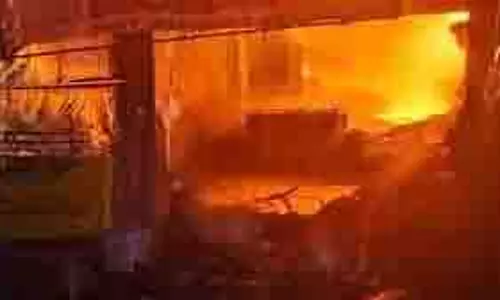 Up News :किराना दुकान में भीषण आग, लाखों का नुकसान Up News :किराना दुकान में भीषण आग, लाखों का नुकसान