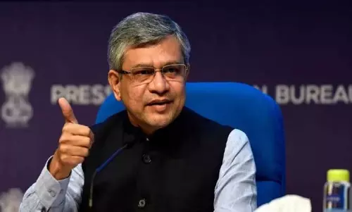 Social media, ओटीटी प्लेटफॉर्म को नियंत्रित करने वाले कानूनों को मजबूत करे: मंत्री Social media, ओटीटी प्लेटफॉर्म को नियंत्रित करने वाले कानूनों को मजबूत करे: मंत्री