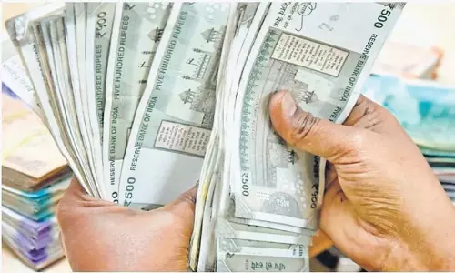 Kerala: 1,458 कर्मचारी अवैध रूप से सामाजिक सुरक्षा पेंशन ले रहे Kerala: 1,458 कर्मचारी अवैध रूप से सामाजिक सुरक्षा पेंशन ले रहे