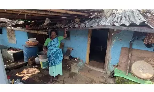 Karnataka: दैनिक वेतनभोगी कर्मचारी बुनियादी सुविधाओं से वंचित