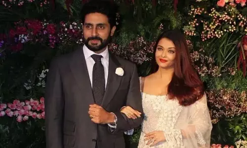 Aishwarya Rai का नाम इवेंट में बिना बच्चन के दिखाया गया Aishwarya Rai का नाम इवेंट में बिना बच्चन के दिखाया गया