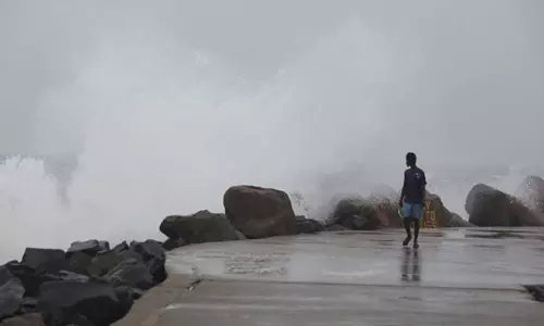 Indian Navy ने चक्रवात फेंगल राहत कार्यों के लिए आपदा प्रतिक्रिया योजना तैयार की Indian Navy ने चक्रवात फेंगल राहत कार्यों के लिए आपदा प्रतिक्रिया योजना तैयार की