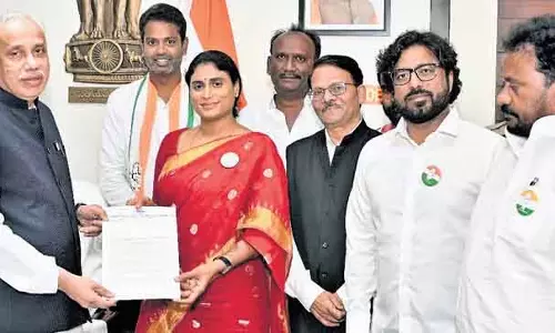 APCC प्रमुख वाईएस शर्मिला रेड्डी ने अडानी सौदे की जांच की मांग की APCC प्रमुख वाईएस शर्मिला रेड्डी ने अडानी सौदे की जांच की मांग की