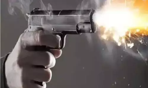 Assam : बिलासीपारा में बदमाशों ने की गोलीबारी, तीन लोग घायल Assam : बिलासीपारा में बदमाशों ने की गोलीबारी, तीन लोग घायल