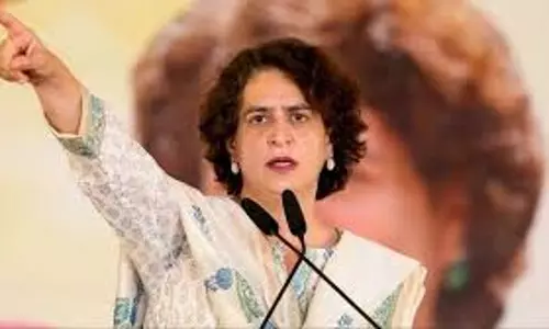 प्रियंका ने बांग्लादेश में इस्कॉन पुजारी की गिरफ्तारी को बेहद चिंताजनक बताया प्रियंका ने बांग्लादेश में इस्कॉन पुजारी की गिरफ्तारी को बेहद चिंताजनक बताया