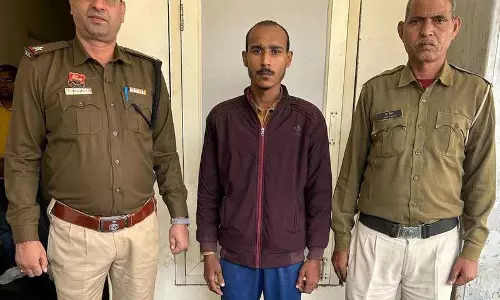 Haryana : पलवल में 1.15 लाख रुपये की धोखाधड़ी के आरोप में एक व्यक्ति गिरफ्तार Haryana : पलवल में 1.15 लाख रुपये की धोखाधड़ी के आरोप में एक व्यक्ति गिरफ्तार