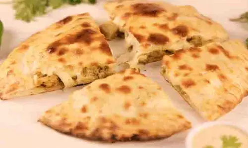 Paneer Paratha: दिन के किसी भी भोजन में स्वाद का तड़का लगाता है Paneer Paratha: दिन के किसी भी भोजन में स्वाद का तड़का लगाता है