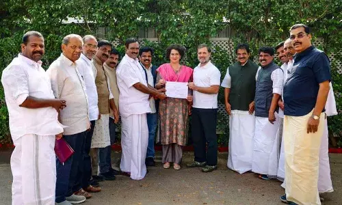 Kerala : पहली बार लोकसभा में जीत के बाद प्रियंका गांधी को वायनाड कांग्रेस नेताओं से मिला चुनाव प्रमाण पत्र Kerala : पहली बार लोकसभा में जीत के बाद प्रियंका गांधी को वायनाड कांग्रेस नेताओं से मिला चुनाव प्रमाण पत्र