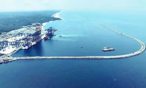 Kerala सरकार के साथ समझौता यदि विझिनजाम बंदरगाह 2028 तक पूरा नहीं हुआ
