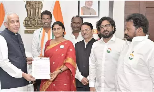 AP: शर्मिला ने अडानी-जगन डील रद्द करने की मांग की