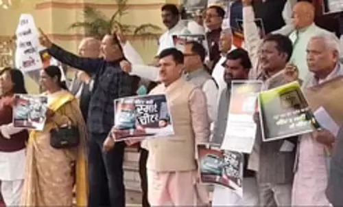 स्मार्ट मीटर को लेकर बिहार विधानसभा में विपक्षी सदस्यों का प्रदर्शन