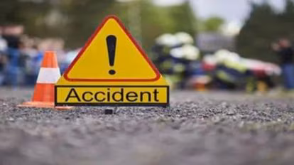 Haldwani: तेज रफ्तार टेंपो ट्रैवलर ने बाइक में पीछे से मारी टक्कर , 40 मीटर तक खींचता रहा