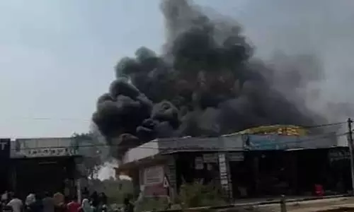 फैंसी स्टोर में आगजनी, लाखों का सामान जलकर खाक
