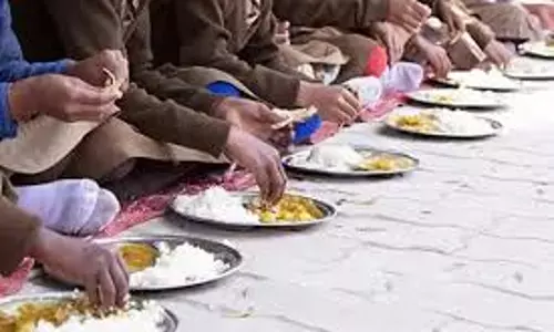 Madhubani: जीएनएम स्कूल की छात्राओं ने मेस में खाने से किया इनकार Madhubani: जीएनएम स्कूल की छात्राओं ने मेस में खाने से किया इनकार