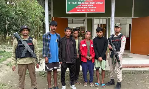Assam : तिरप रिजर्व फॉरेस्ट में पांच अवैध कोयला खनिक गिरफ्तार Assam : तिरप रिजर्व फॉरेस्ट में पांच अवैध कोयला खनिक गिरफ्तार