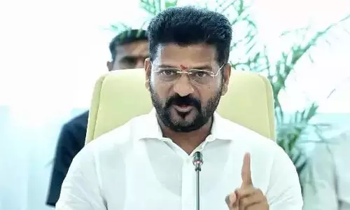 Revanth ने खाद्य विषाक्तता की घटनाओं पर नाराजगी जताई, कड़ी कार्रवाई की चेतावनी दी