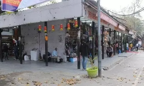 Chandigarh : पार्षद ने उठाई ओल्ड बुक मार्केट के विक्रेताओं के लिए मालिकाना हक की मांग