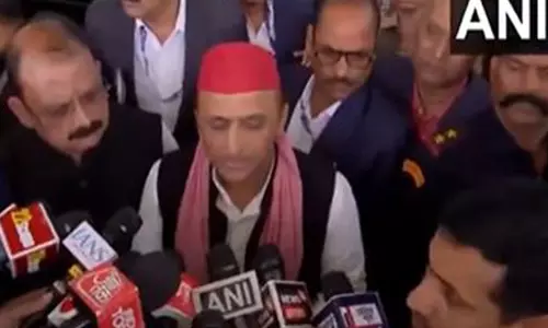 Hemant Soren के शपथ ग्रहण समारोह में शामिल होने के लिए सपा प्रमुख अखिलेश यादव रांची पहुंचे