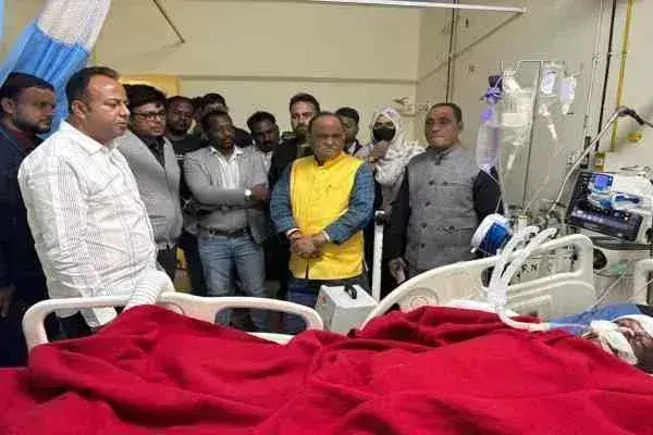 Ranchi: सीपी सिंह व नवीन जायसवाल ने रिम्स में मंगल मुंडा के स्वास्थ्य की जानकारी ली Ranchi: सीपी सिंह व नवीन जायसवाल ने रिम्स में मंगल मुंडा के स्वास्थ्य की जानकारी ली