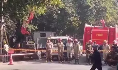 New Delhi : प्रशांत विहार में विस्फोट, एक व्यक्ति घायल, मामले की जांच जारी New Delhi : प्रशांत विहार में विस्फोट, एक व्यक्ति घायल, मामले की जांच जारी