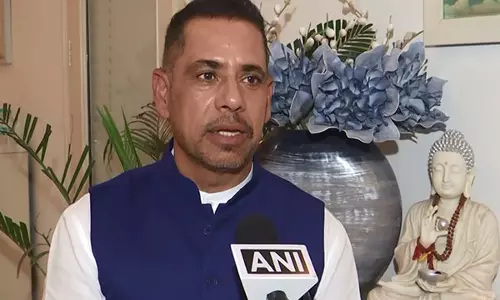 प्रियंका गांधी के सांसद के रूप में शपथ लेने के बाद Robert Vadra ने कही ये बात प्रियंका गांधी के सांसद के रूप में शपथ लेने के बाद Robert Vadra ने कही ये बात