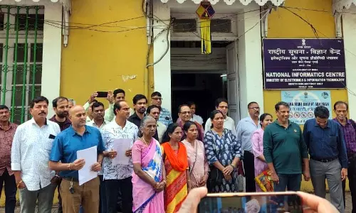 Goa कलेक्ट्रेट पर बिल्डर के खिलाफ डिक्री धारकों की रैली Goa कलेक्ट्रेट पर बिल्डर के खिलाफ डिक्री धारकों की रैली