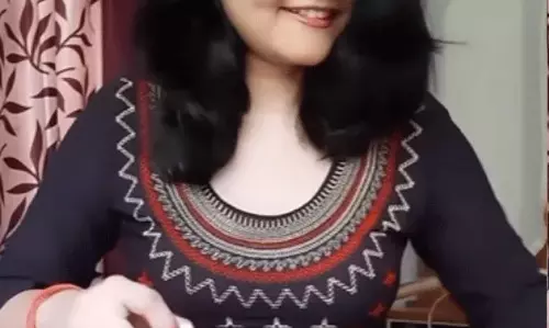 Viral video: जब लड़की ने गिटार पर बजाया तेरे नैना गाना तो निकली वीणा जैसी आवाज, लोगों ने कहा- वाह Viral video: जब लड़की ने गिटार पर बजाया तेरे नैना गाना तो निकली वीणा जैसी आवाज, लोगों ने कहा- वाह