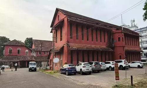 Mangaluru: समृद्ध विरासत के प्रतीक के रूप में पुराना जिला कलेक्टर कार्यालय ऊंचा खड़ा
