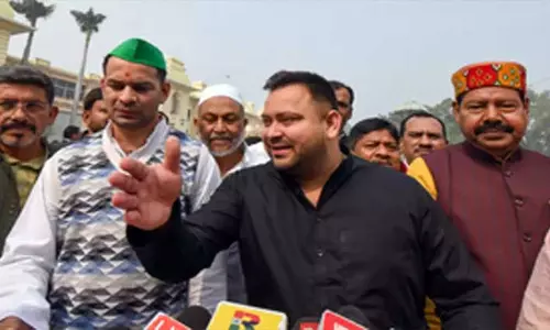 Tejashwi ने महागठबंधन के बागी नेताओं के खिलाफ कार्रवाई की मांग की Tejashwi ने महागठबंधन के बागी नेताओं के खिलाफ कार्रवाई की मांग की