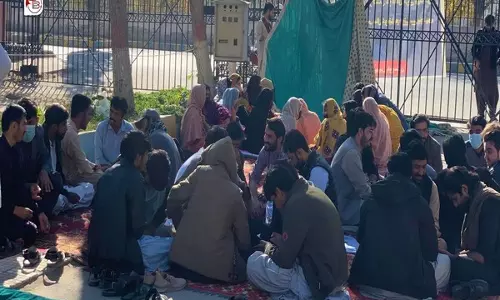 Quetta के छात्रों ने बोलन मेडिकल कॉलेज के छात्रावासों पर पाकिस्तानी सेना के कब्जे के खिलाफ प्रदर्शन किया