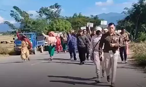 Manipur : इंफाल पूर्वी जिले में AFSPA के खिलाफ सैनिकों ने रैली निकाली Manipur : इंफाल पूर्वी जिले में AFSPA के खिलाफ सैनिकों ने रैली निकाली
