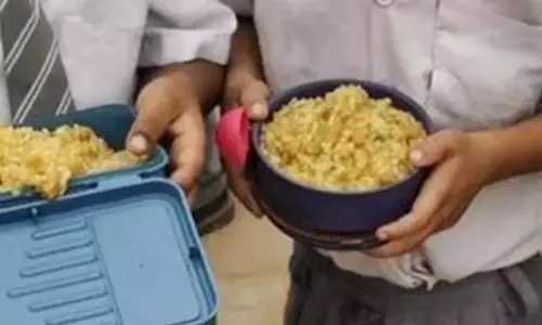 Telangana: जगतियाल में पेद्दापुर गुरुकुल की रसोई में चूहे मिले Telangana: जगतियाल में पेद्दापुर गुरुकुल की रसोई में चूहे मिले
