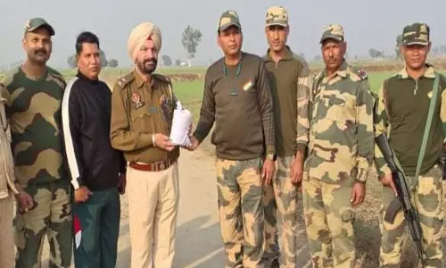 BSF और पंजाब पुलिस ने पंजाब सीमा पर ड्रोन और हेरोइन बरामद की