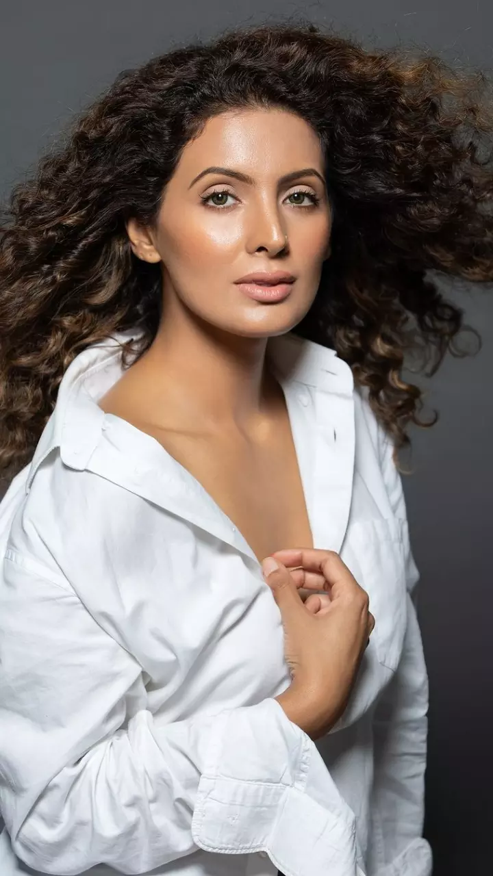 गीता बसरा ने लगाया हुस्न का तड़का